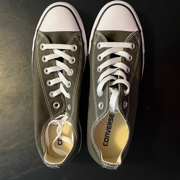 NWT and Box Converse Chuck Taylor All Star Low Top Shoes - Picture 2 of 7